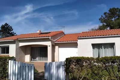 Image de A 5mn Ă pied de la plage, villa au calme avec jardin. Bien chez soi!