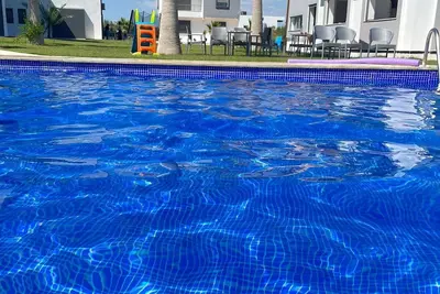 Image de Charmant app. S+2 moderne, Rdc, meublé avec accès sur piscine & vue sur montagne