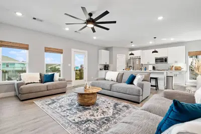 Image de 2-Minute walk to the beach! Dog & Kid Friendly!
