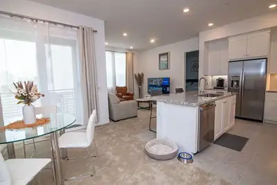 Image de Lux new 2 bedroom condo 1 minute from Six Flags.