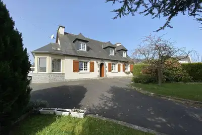 Image de Grande maison de 155m² située à 1000 m de la grande plage de St Cast, 5 chambres et 1 alcôve, . . .