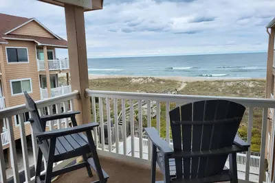 Image de Top floor oceanfront condo in sand pebbles, pool