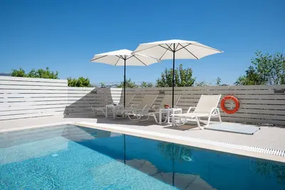 Image de Villa Telio: Sunny pool, A\/C, WiFi, Bbq