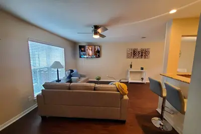 Image de Cozy & Affordable 2br unit w/ pool-Great Location!