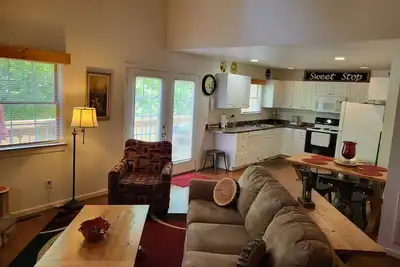 Relax in comfort at the Alpine Cottage 2 which is centrally located in Helen.