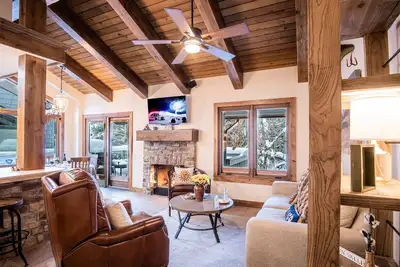 Image de Sun Valley #154 Designer Condo - Perfect Location - Walk to lifts - Walk to Restaurants