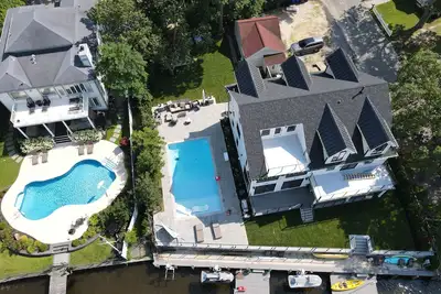 Image de Waterfront Home with Heated Pool- Boat Docks- Beaches