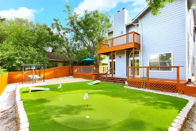 Image de New! Modern House with Jacuzzi & Mini-golf by Six Flags / SeaWord / Ut Sa