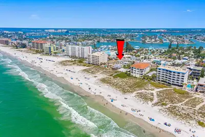 Image de Centrally-located Beach House with direct access to a secluded beach!