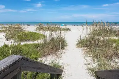 Image de Ocean Oasis: Heated Pool Access, All Beach extras, Bikes, Surfboards, Putt Putt
