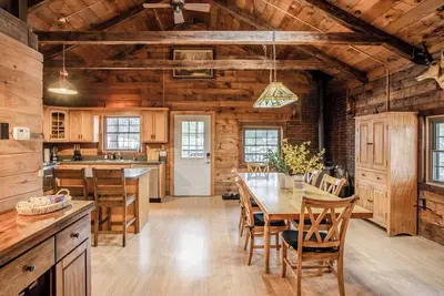 Image de @TheBridgeChalet Log Cabin. 5 miles to Hunter 3br