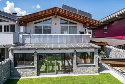 Image de Appartement 'Haus Rudi' avec vue sur les montagnes, balcon et Wi-Fi.
