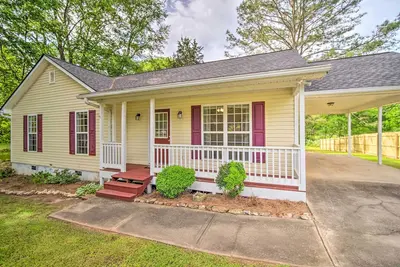 Image de Cartersville Family Home w/ Spacious Backyard