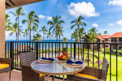 Image de Ocean and Pool View, remodeled 2 bdrm condo with A/C - Papakea K406