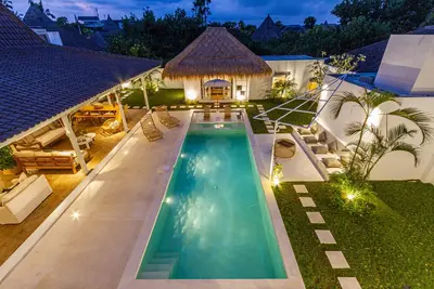 Image de New 5Bdr Pool Villa walking distance from beach