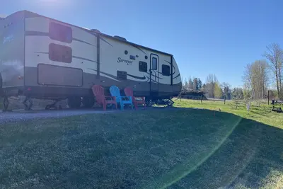 Image de Riverside retreat, base camp to flathead valley adventures!
