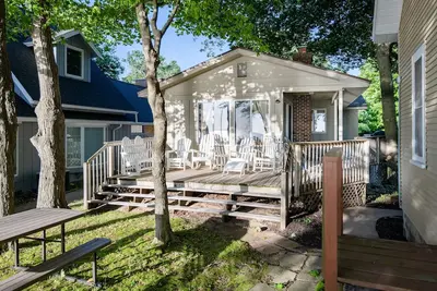 Image de Nice Cottage on Lake Michigan with Views and Beach