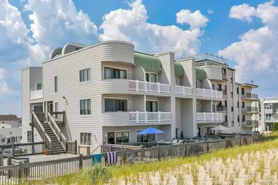 Image de Condo on White Sands Beach
