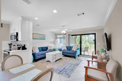 Image de 🌟 50Ft from Beach Access- Pool View- Budget Friendly- 1br Nautical Watch E-4🌟