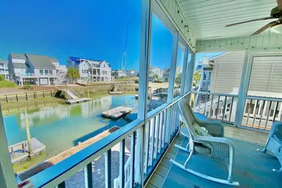 Image de Tranquil Views abound at 4 Bedroom Canal Beach home only steps to Beach