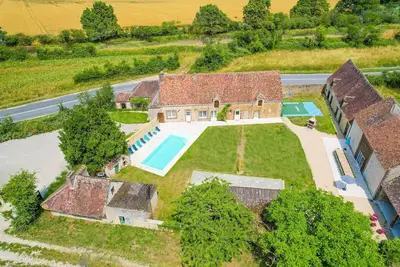 Image de So Villa Girardière (28) - Piscine chauffée - Basket - 2h Paris - 30 p.