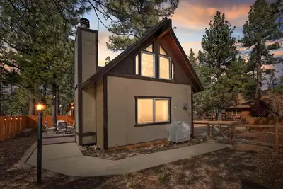 Image de The Big Bear Den - Cozy cabin retreat with mountain views