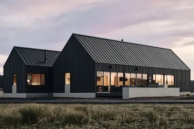 Image de Noir Peaks a Modern Scandinavian Mountain Home beautiful views of Mt Humphreys