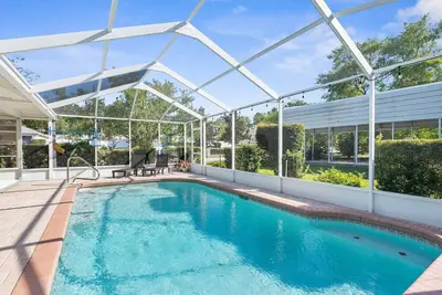 Image de Clean, spacious home with heated pool near Weeki Wachi Springs!