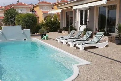 Image de Maison elegante avec Piscine privé à 10 minutes de la plages