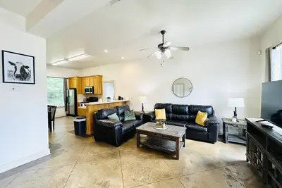 Image de Chateau 8, spacious townhouse in Tickfaw, La
