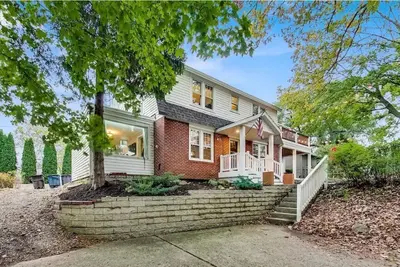 Image de Bay's Place! 4 bedrooms, 1 Block off Geneva Lake!