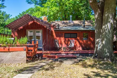 Image de Quiet cabin 12 minutes from Crystal Beach - enjoy the beach, not the crowds!