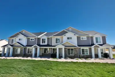 Image de 256 - Bear Lake Escapes. Sleeps 8 + 2 babies in a beautiful, new home!