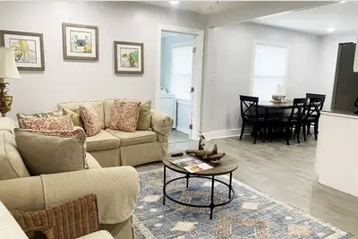 Image de Remodeled cottage- 10mins from beach