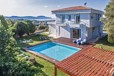 A beautiful 5bedroom villa, in a tranquil location with sea view, close to beach