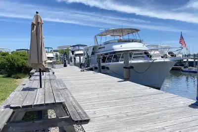 Image de Downtown Mystic River Yacht with Sweeping Views