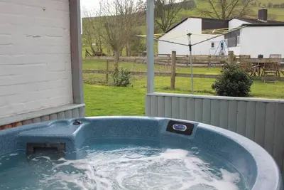 Image de Quaint cottage Tygwyn with all weather Hot Tub.