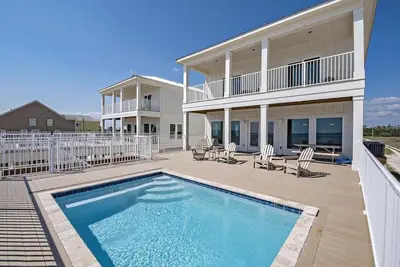 Image de Your Beach Adventure Starts at Ocean Awaits 2 Private Pool Gulf Front By Prickett Properties