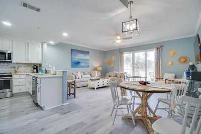 Image de Gorgeous condo with gulf views, pool & hot tub in Mexico Beach. Sleeps 6.