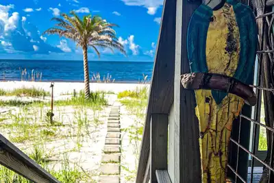 Image de Captain Roy's -- A treasure on the beach<br>Beachfront, Beachfront, Beachfront <br>