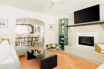 Image de Charleston Charm - Spacious 3br + Bikes/Scooters!