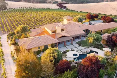 Image de Dresser Winery Luxury Vineyard Estate!