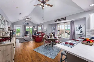 Image de Resort Living, 2 miles to Silver Dollar City, Ozark views, resort amenities