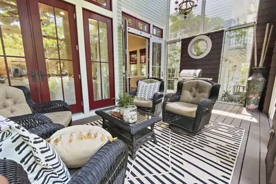 Image de \"116 Surfer Ln\" | Resort Style Community Pool | Walk to Rosemary Beach