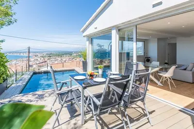 Image de Belle maison de vacances privée avec piscine privée, climatisation, Wifi, Tv, patio et parking