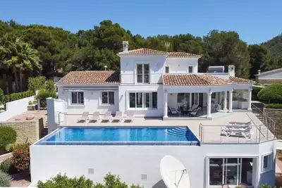 Image de Belle maison de vacances privée avec Wifi, piscine privée, climatisation, Tv, terrasse, parking
