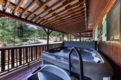 Image de Whispering Woods | King Suite + Wildlife Views