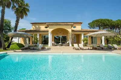 Image de Belle maison de vacances privée avec Wifi, climatisation, piscine privée, Tv, terrasse, parking