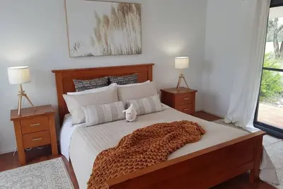 Image de Contemporary Cottage on scenic acreage close to wineries