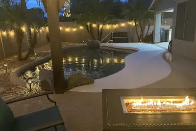 Image de Cozy Private Pool home in family neighborhood